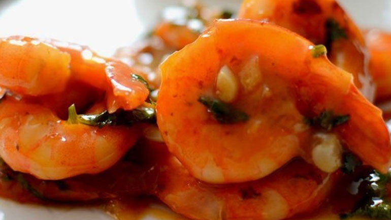 Συνταγή για ένα γρήγορο και υγιεινό πιάτο: Γαρίδες με πορτοκάλι και λάιμ